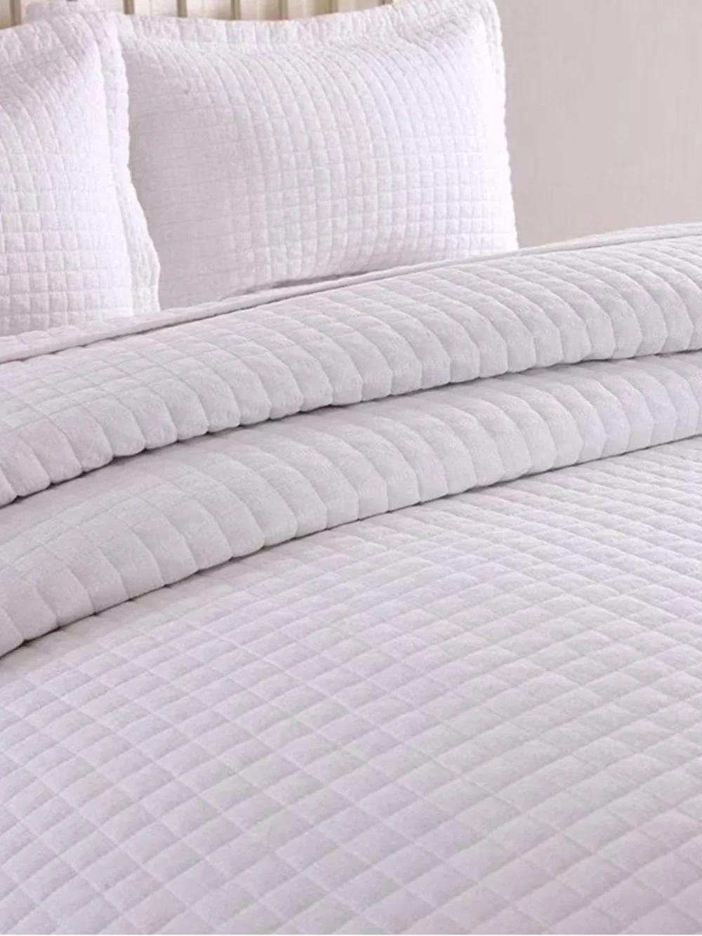 100% cotton Soft White Quilted Bedspread and Shams
